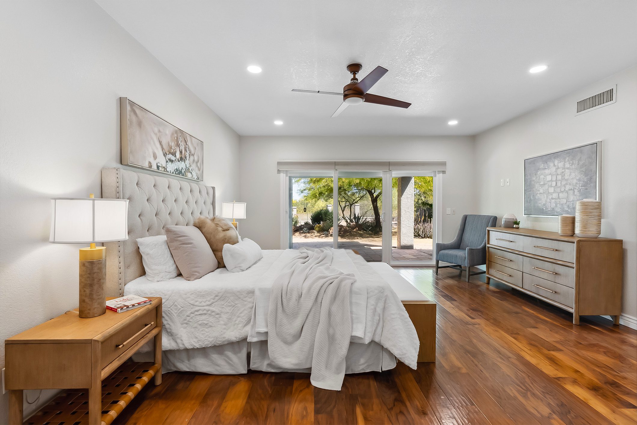 Home Staging in bedroom, furniture and decor