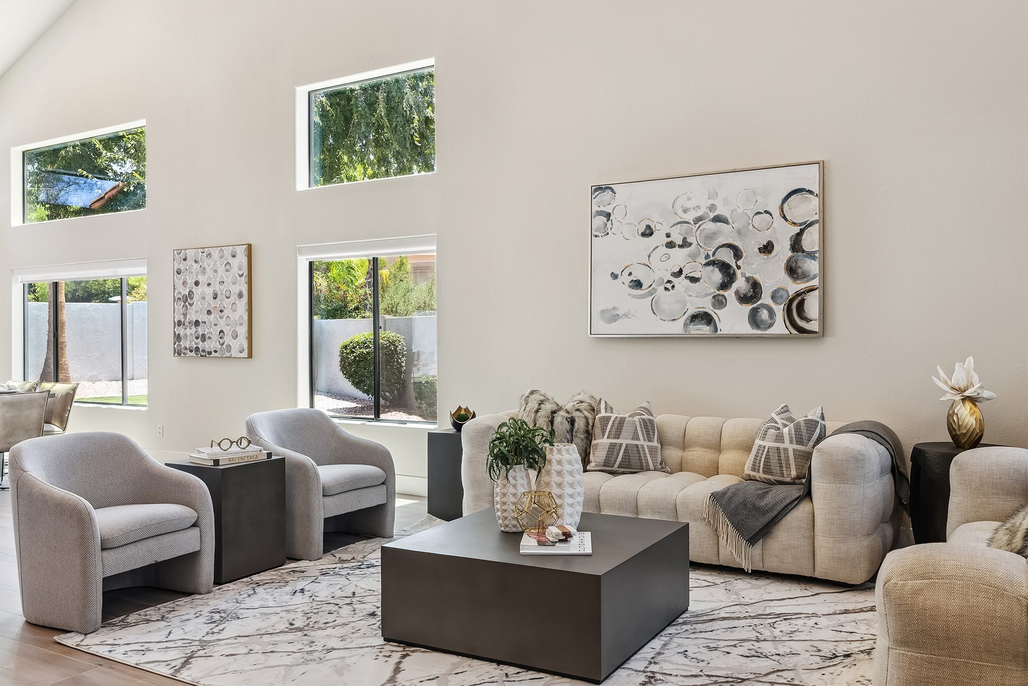 Home Staging in family room cool comfortable furniture and decor