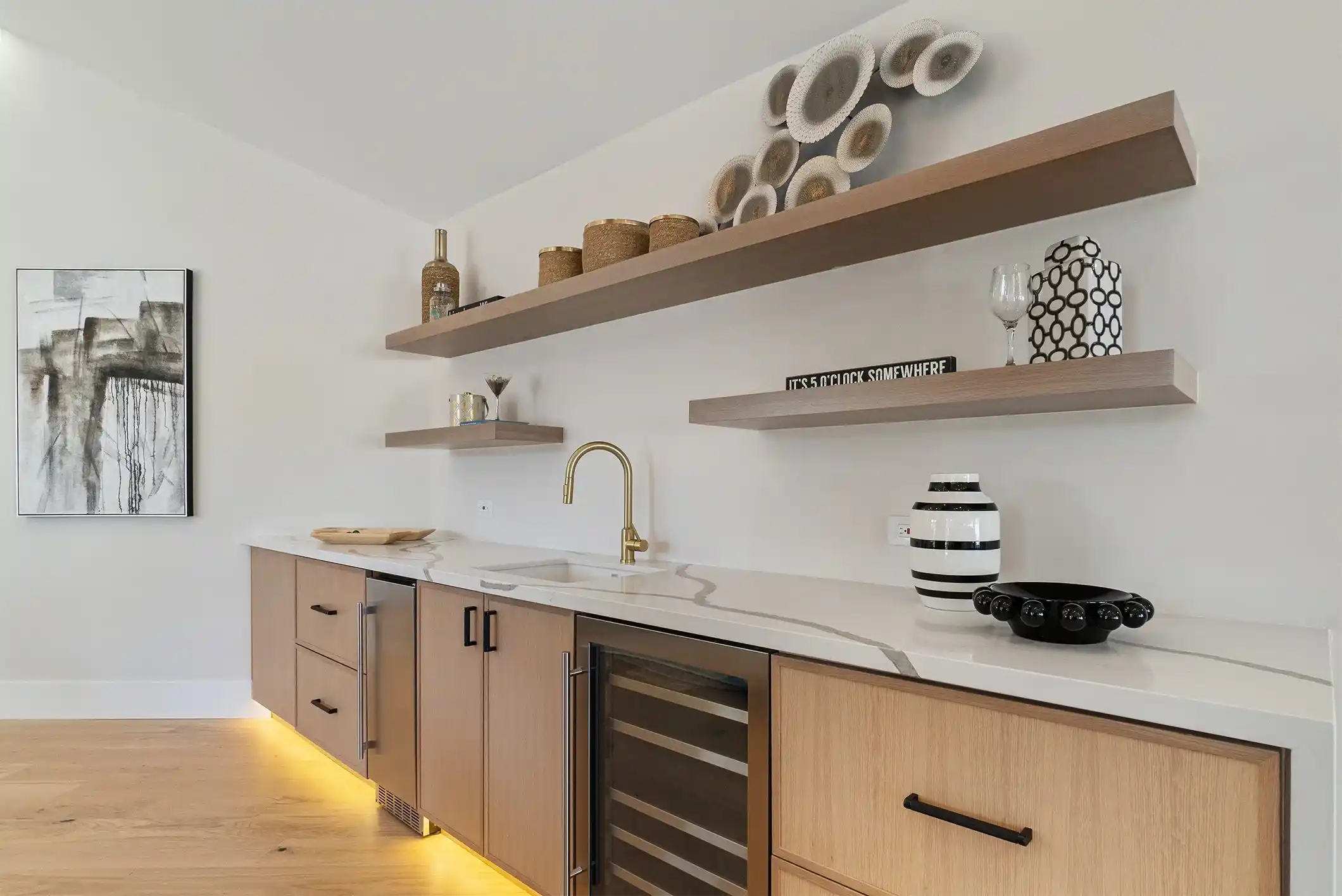home staging bar area<br />
